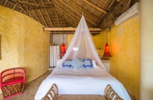 amor-boutique-hotel-besito-dulce-nmaster-bedroom-mosquito-net-palapa-roof (1)